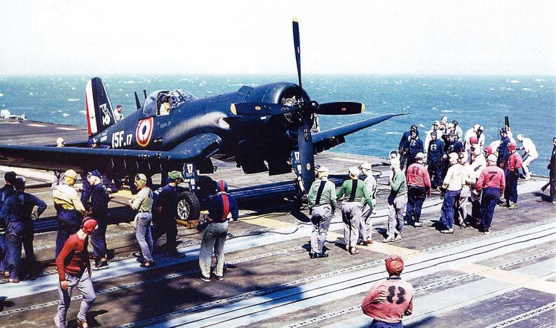 Vought f4u-7 Corsair