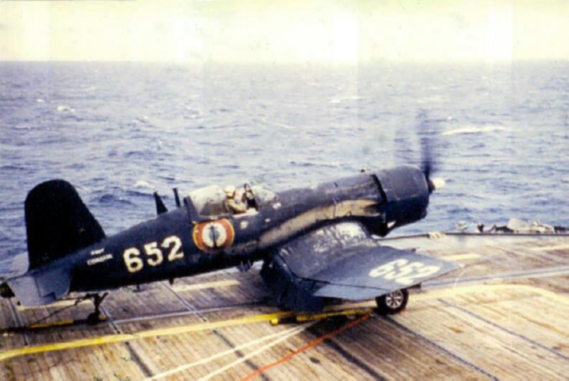 Vought f4u-7 Corsair