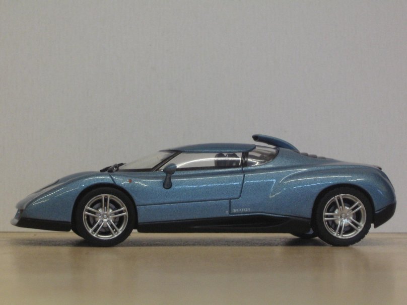 Aston Martin Zagato v12 1/43 MINICHAMPS