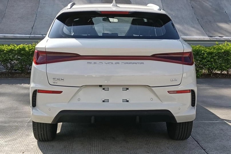 BYD e2 электромобиль