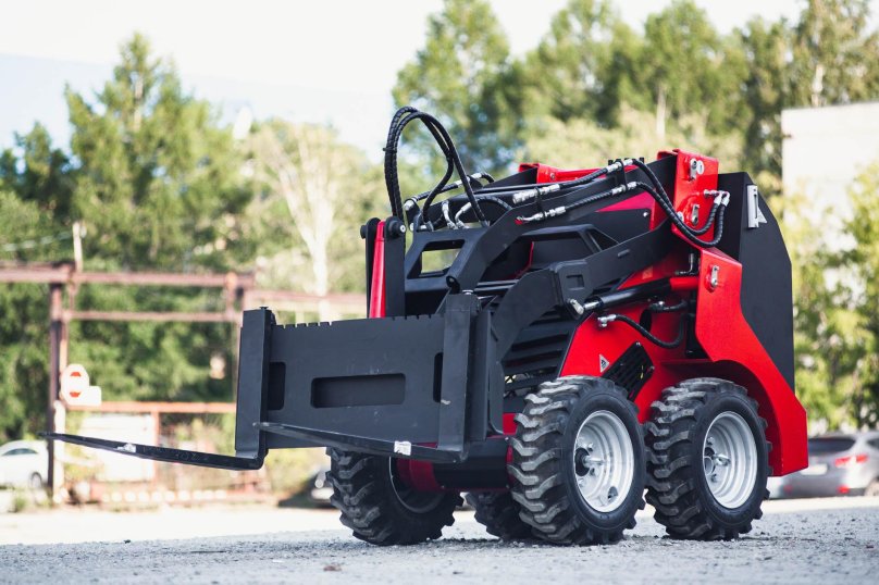 Мини-погрузчик Red Bug tl300