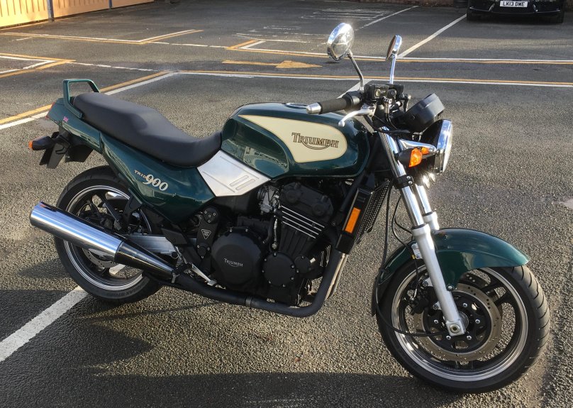 Triumph Sprint 900