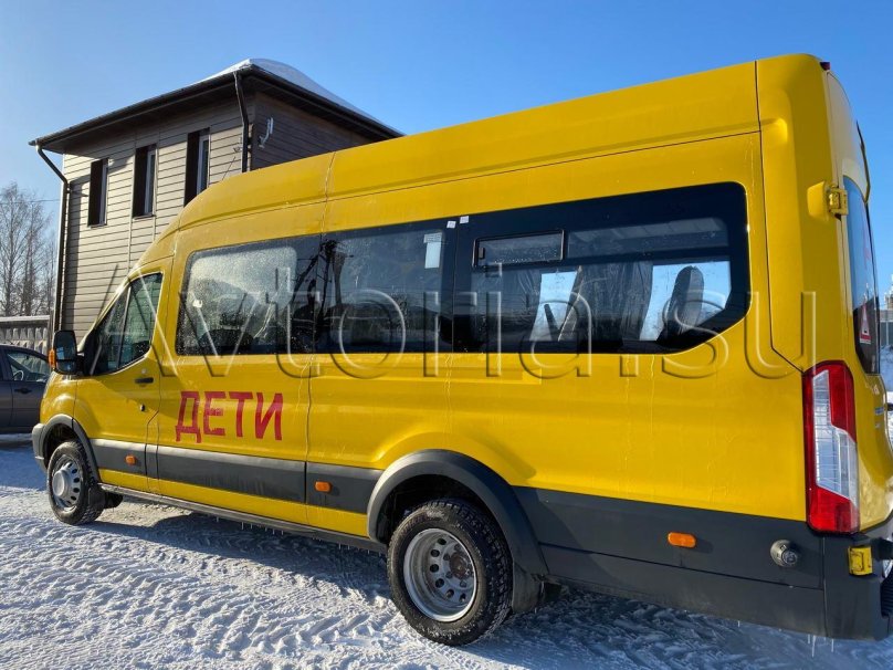 Форд желтый микроавтобус