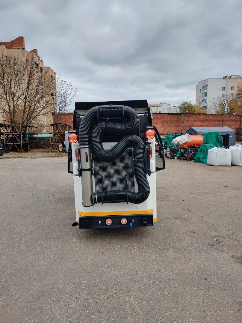 Подметально-уборочная машина для распределение ПГМ