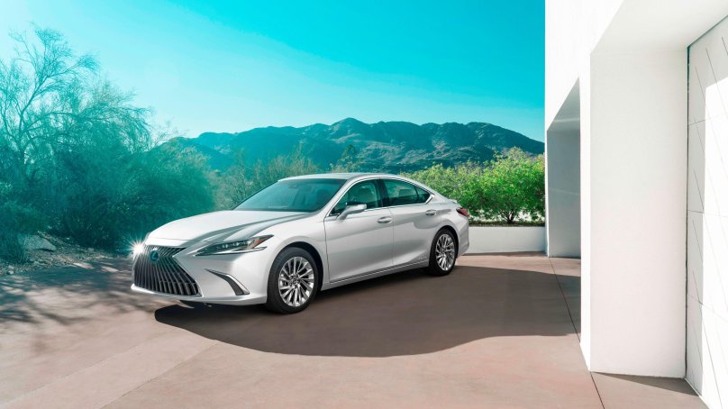 Лексус седан 2022