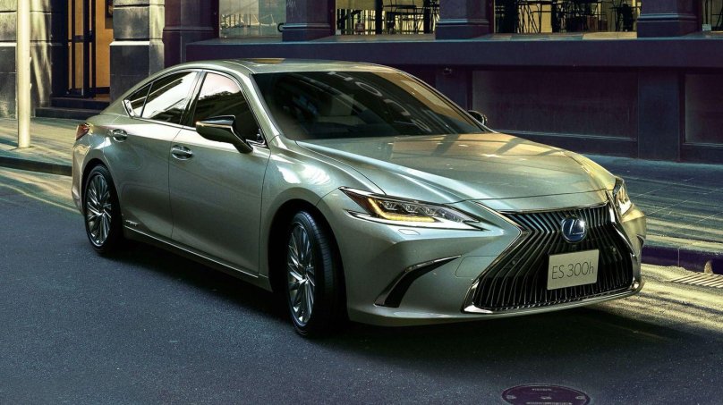 Лексус ЕС 300 гибрид 2021
