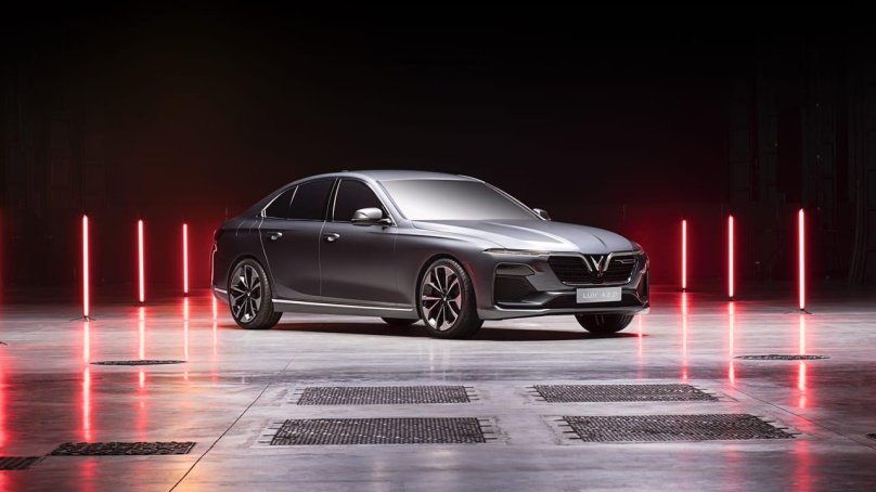 БМВ новый седан Люкс спортивный