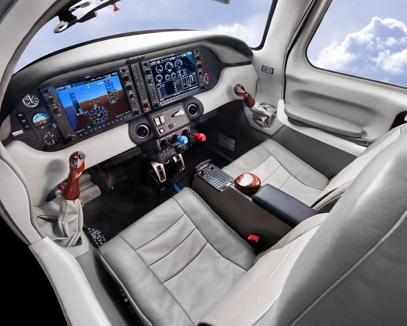 Cessna 400 салон