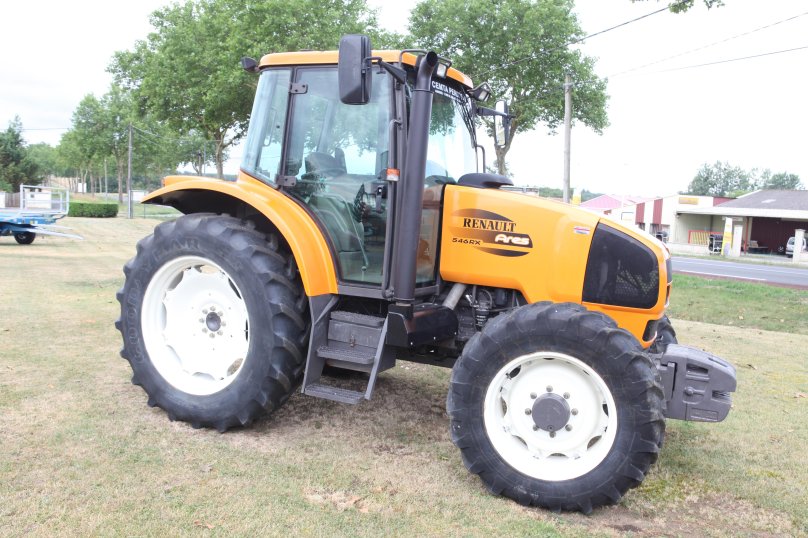Renault tractor 551