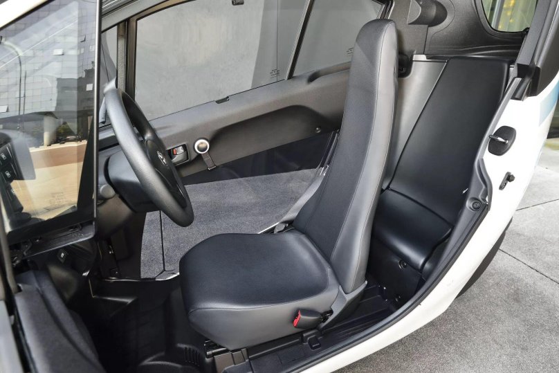 Toyota i Road салон