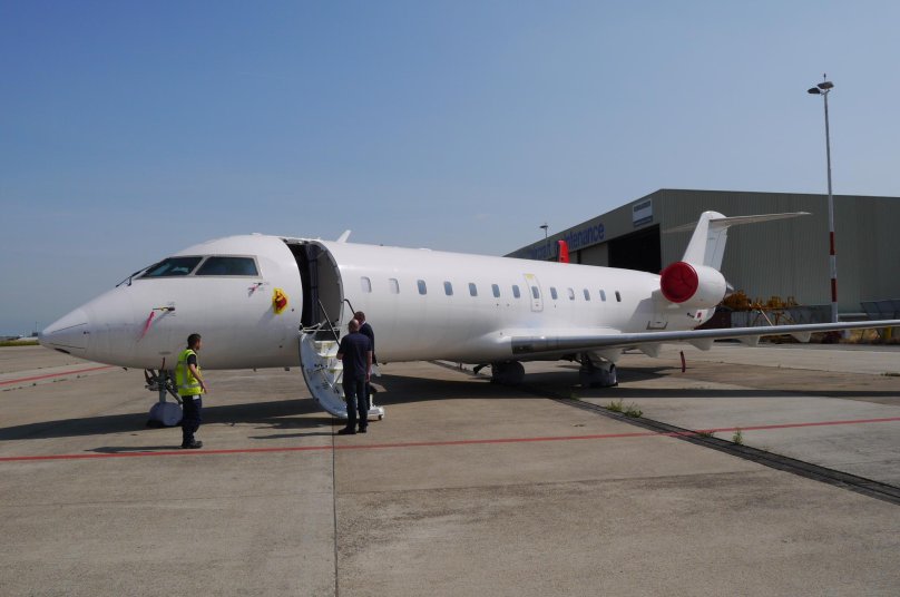 Bombardier crj200 самолет