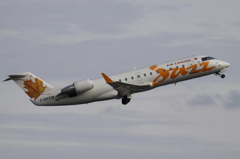 Air Canada AC 8009 экономкласс Canadair RJ 900