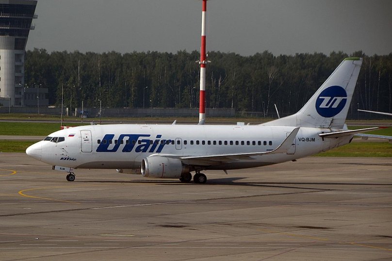 Boeing 737-500 UTAIR