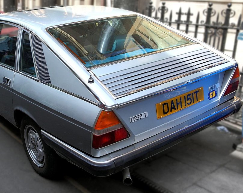 Лянча гамма универсал