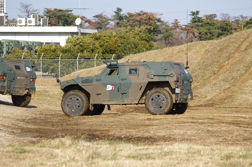 Броневик Komatsu Lav 2020