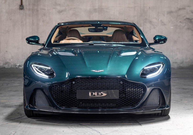 Астон Мартин DBS
