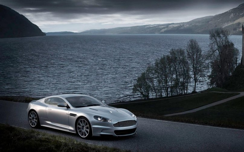 Астон Мартин ДБС 2022