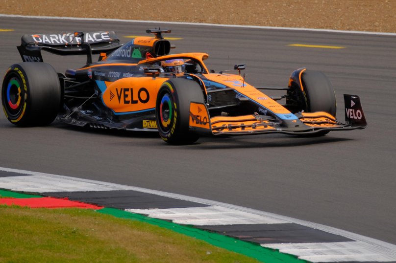 MCLAREN mcl60