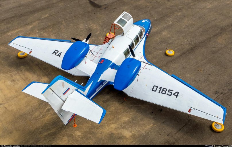 Самолет бе 103