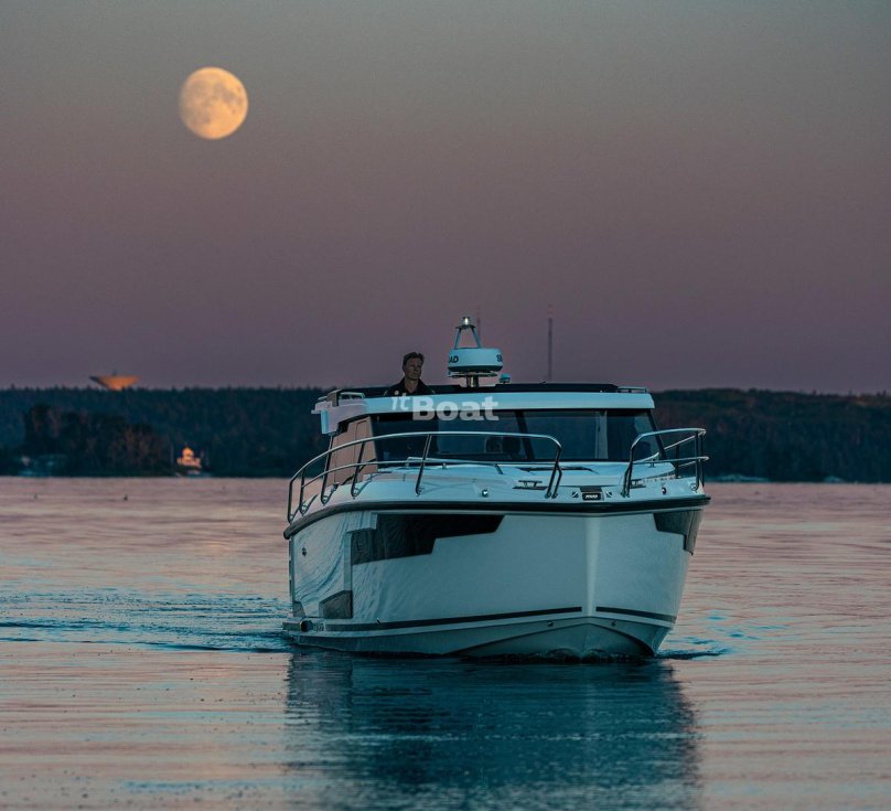 Яхта Байлайнер 288