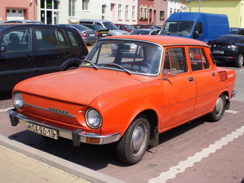 Skoda 100