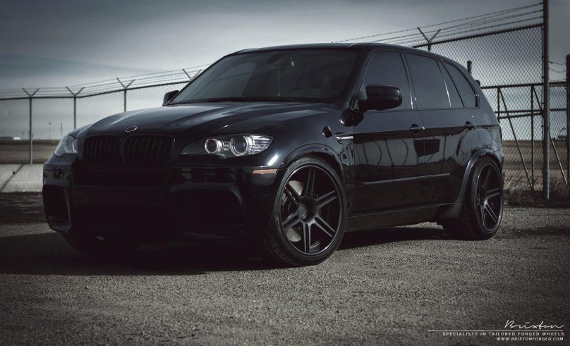BMW x5m черный