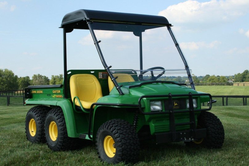 John Deere Gator 6x6