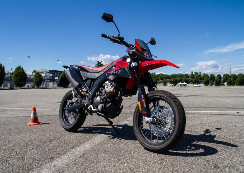 Априлия мотард 125