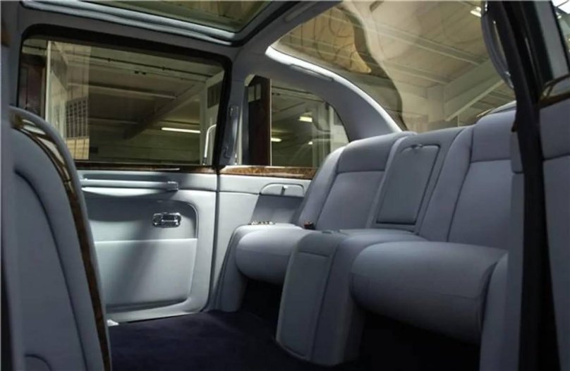 Bentley State Limousine салон