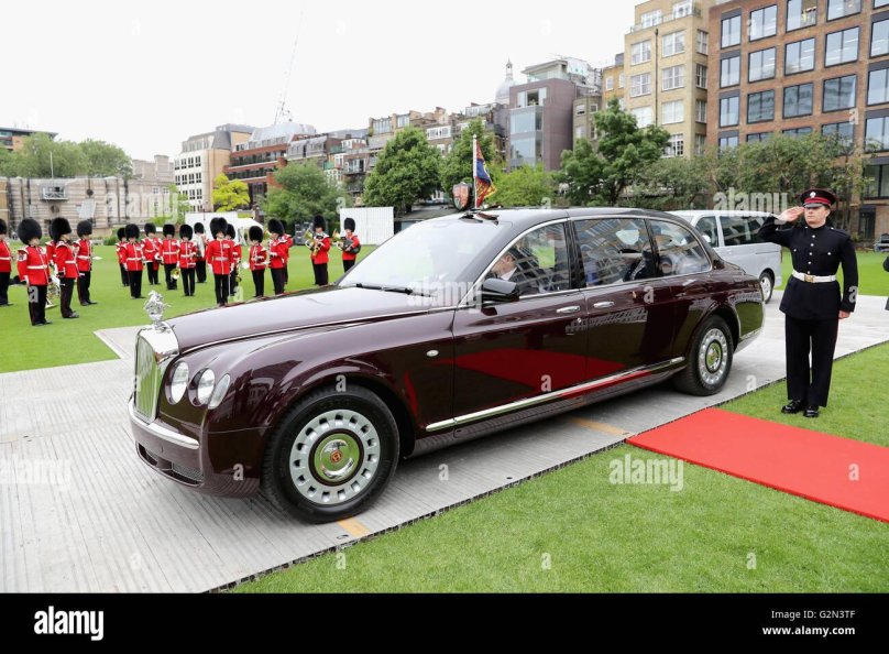 Королева Елизавета 2 на Бентли