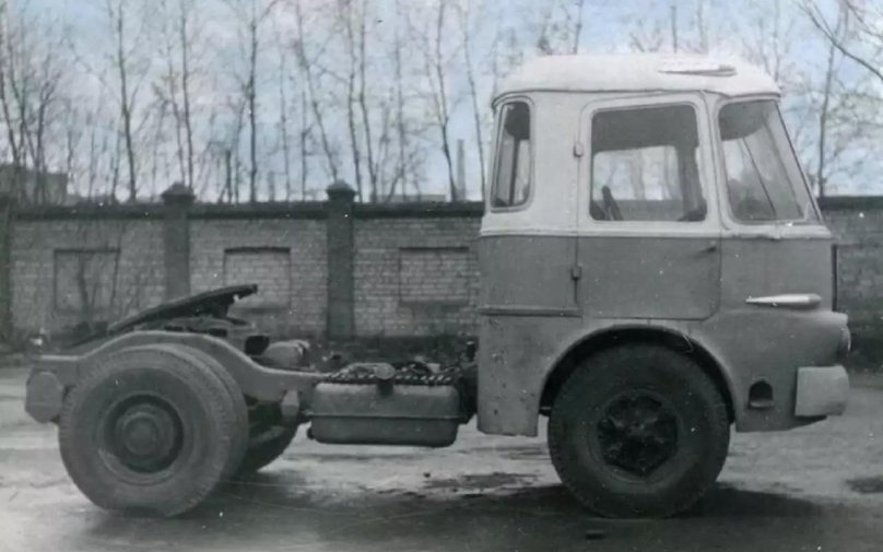 Ikarus-620 седельный тягач