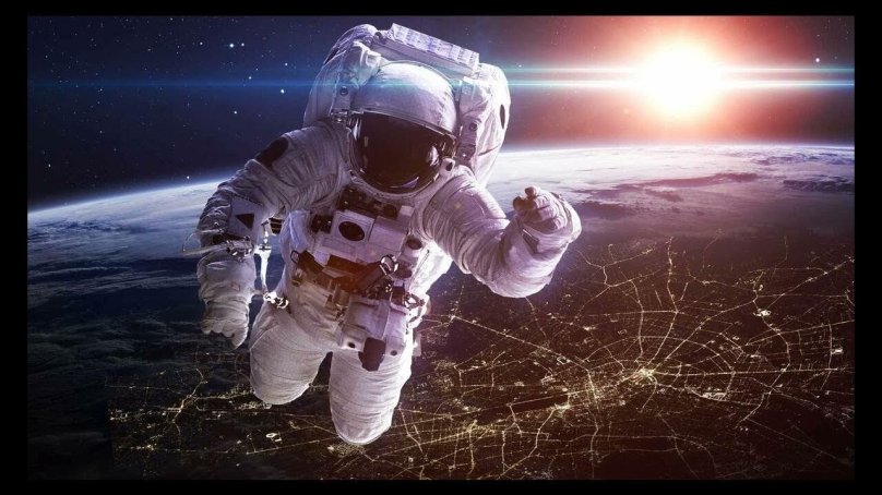 Космонавт в космосе