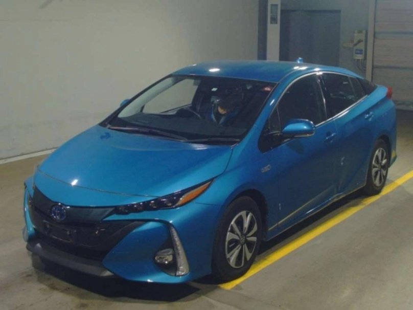 Синий Приус 2020