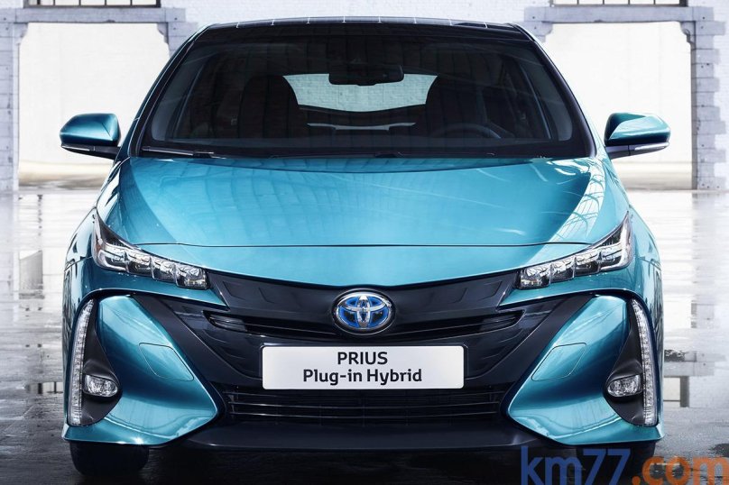 Тойота Приус PHV 2017