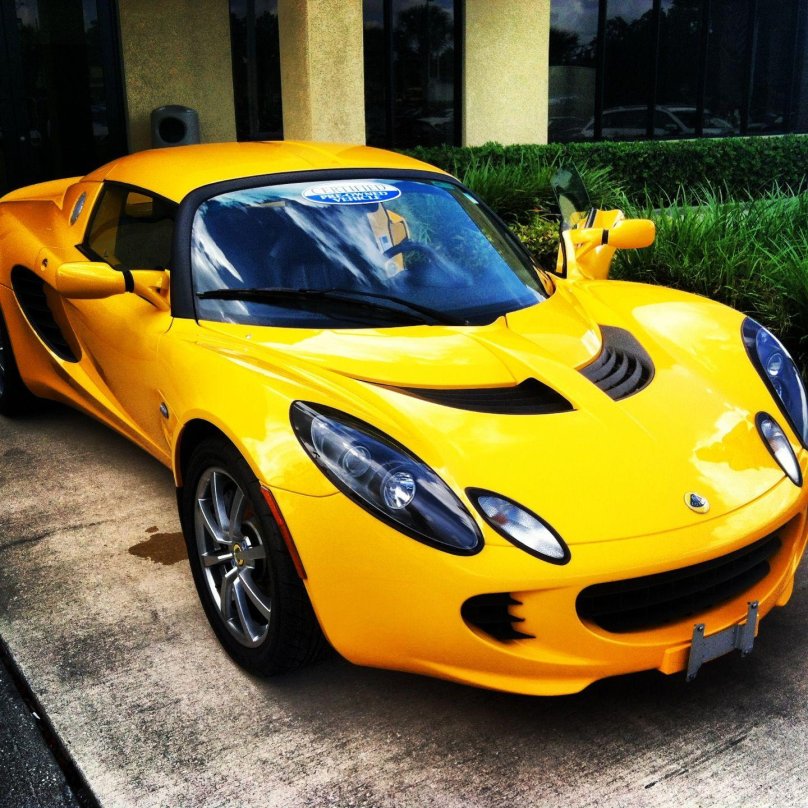 Машина Лотус Элис