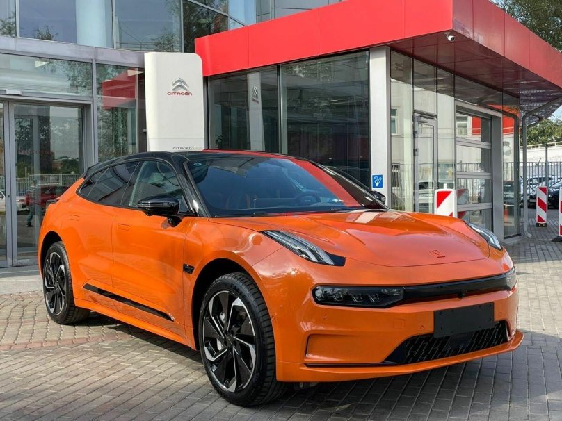 Zeekr 001 оранжевый