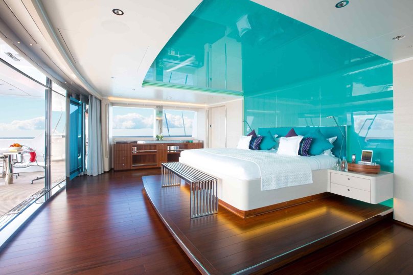 Спальня с бассейном