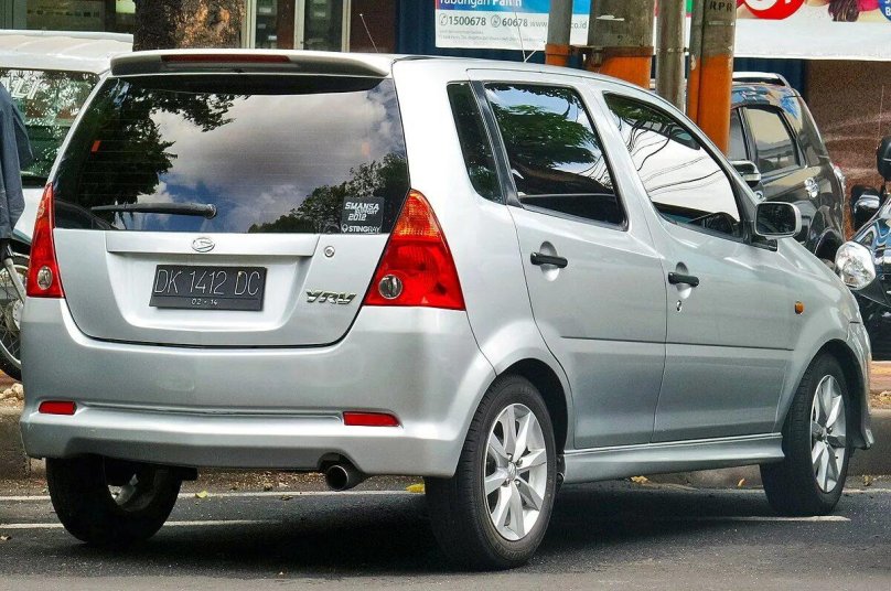 Daihatsu YRV