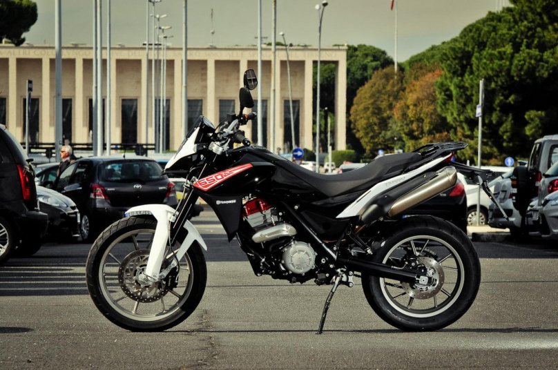 Husqvarna strada 650