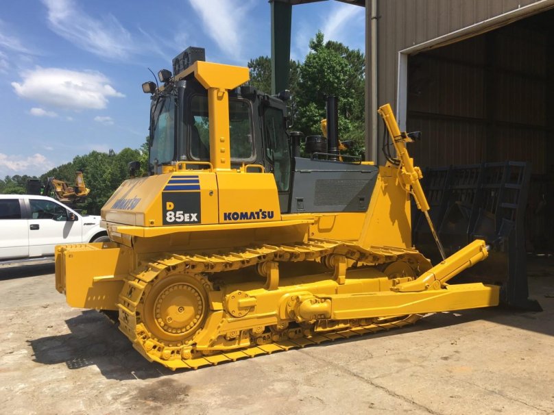 Бульдозер Komatsu d85