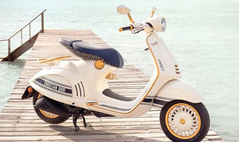 Vespa 946 Christian Dior