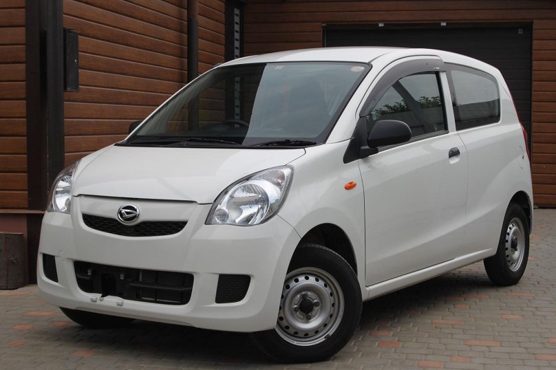 Daihatsu Mira 2010