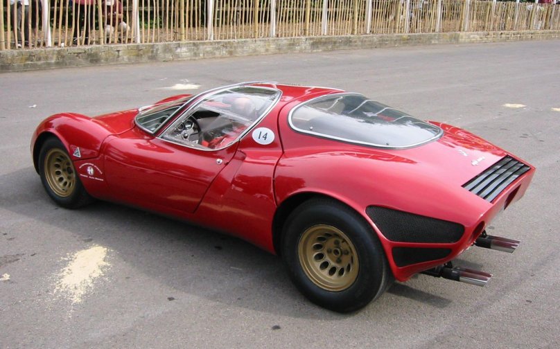 Автомобиль Альфа Ромео 33 Stradale