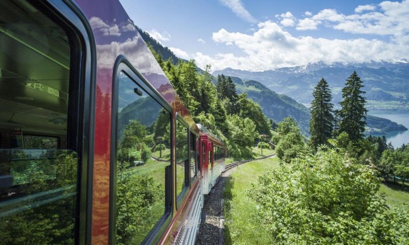 Поезд в горах