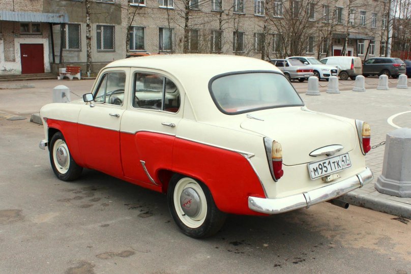 Москвич 407 желтый