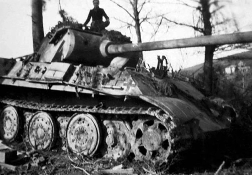 Танк пантера со стальными катками