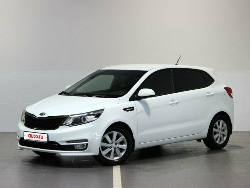 Киа Рио хэтчбек 2016 белый