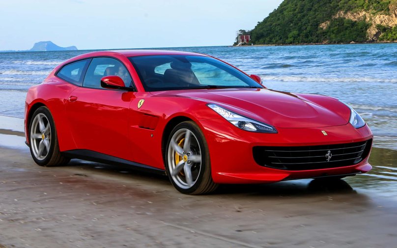 Феррари GTS 4 lusso