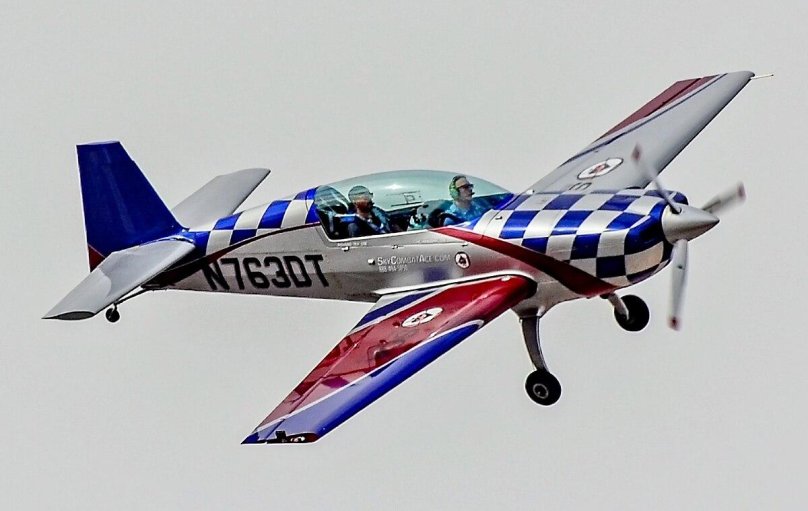 Пилотажный самолет Экстра 300с