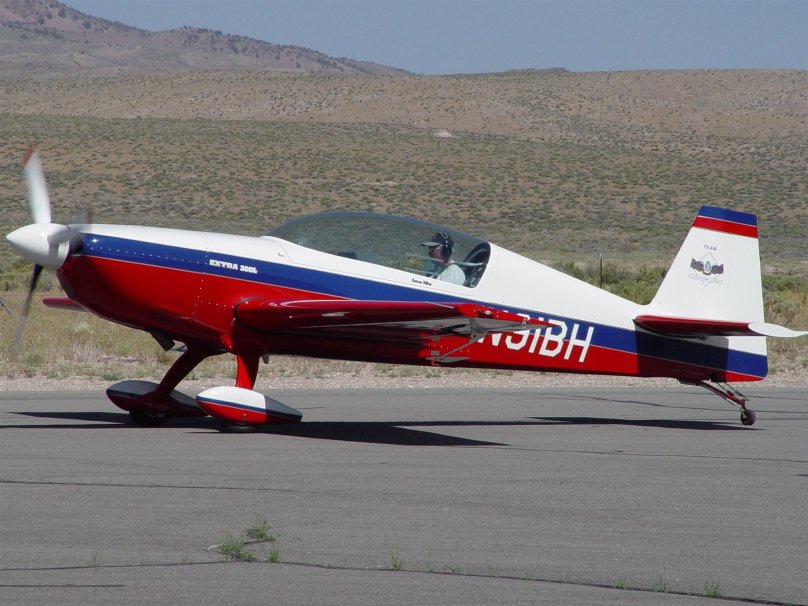 Extra 330 LX самолет